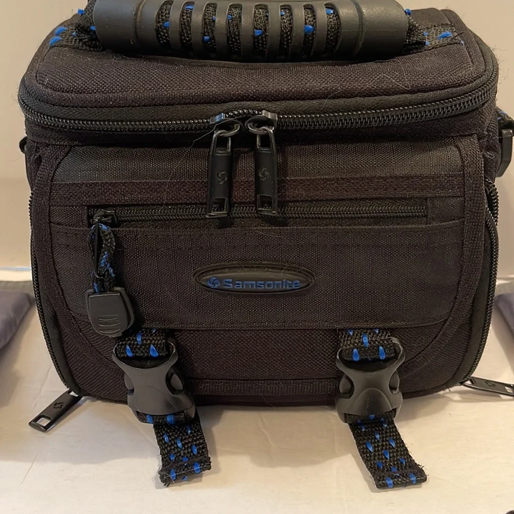 NWOT Samsonite Camera Case w/Shoulder Strap & Carrying Handle